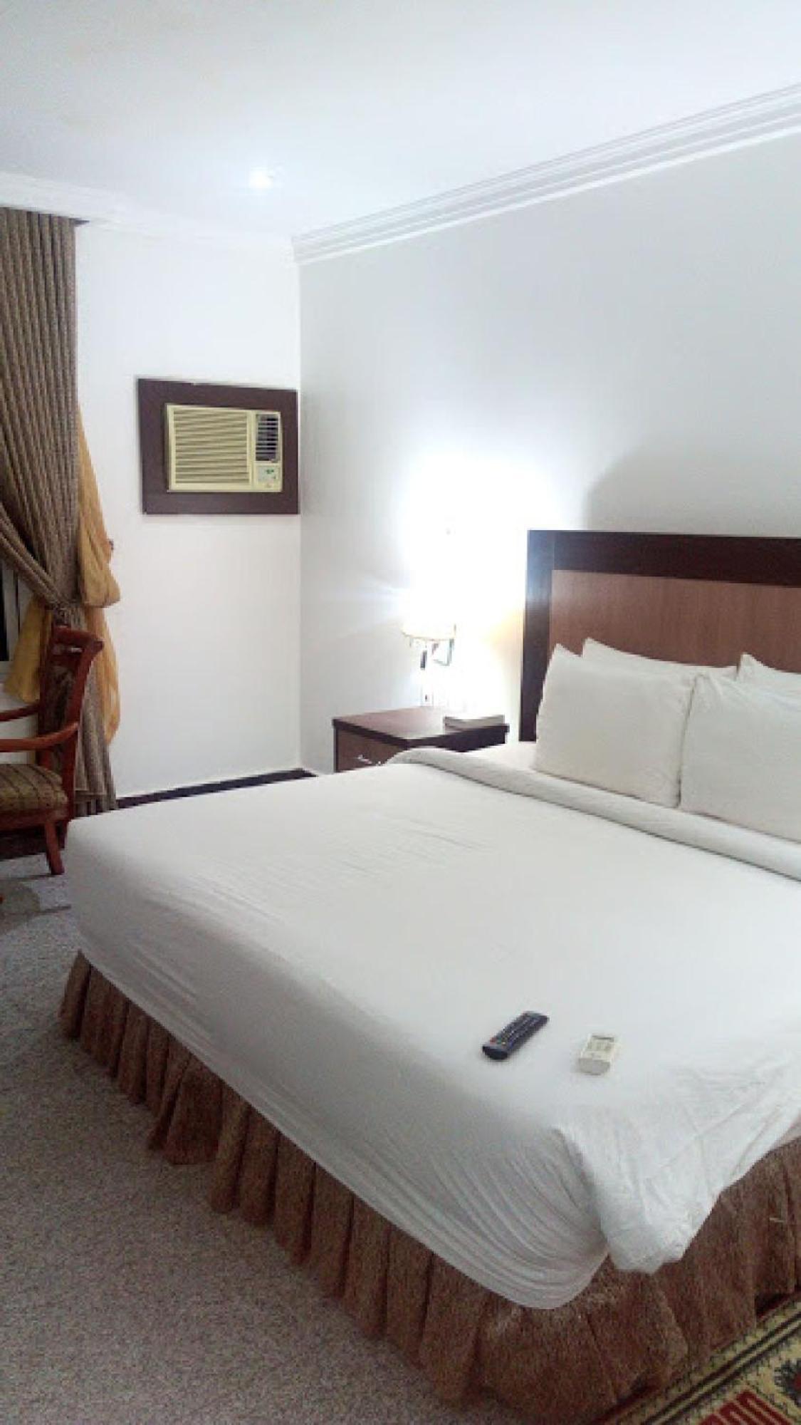 Room In Bb - Immaculate Royal International Hotel Owerri Exterior photo