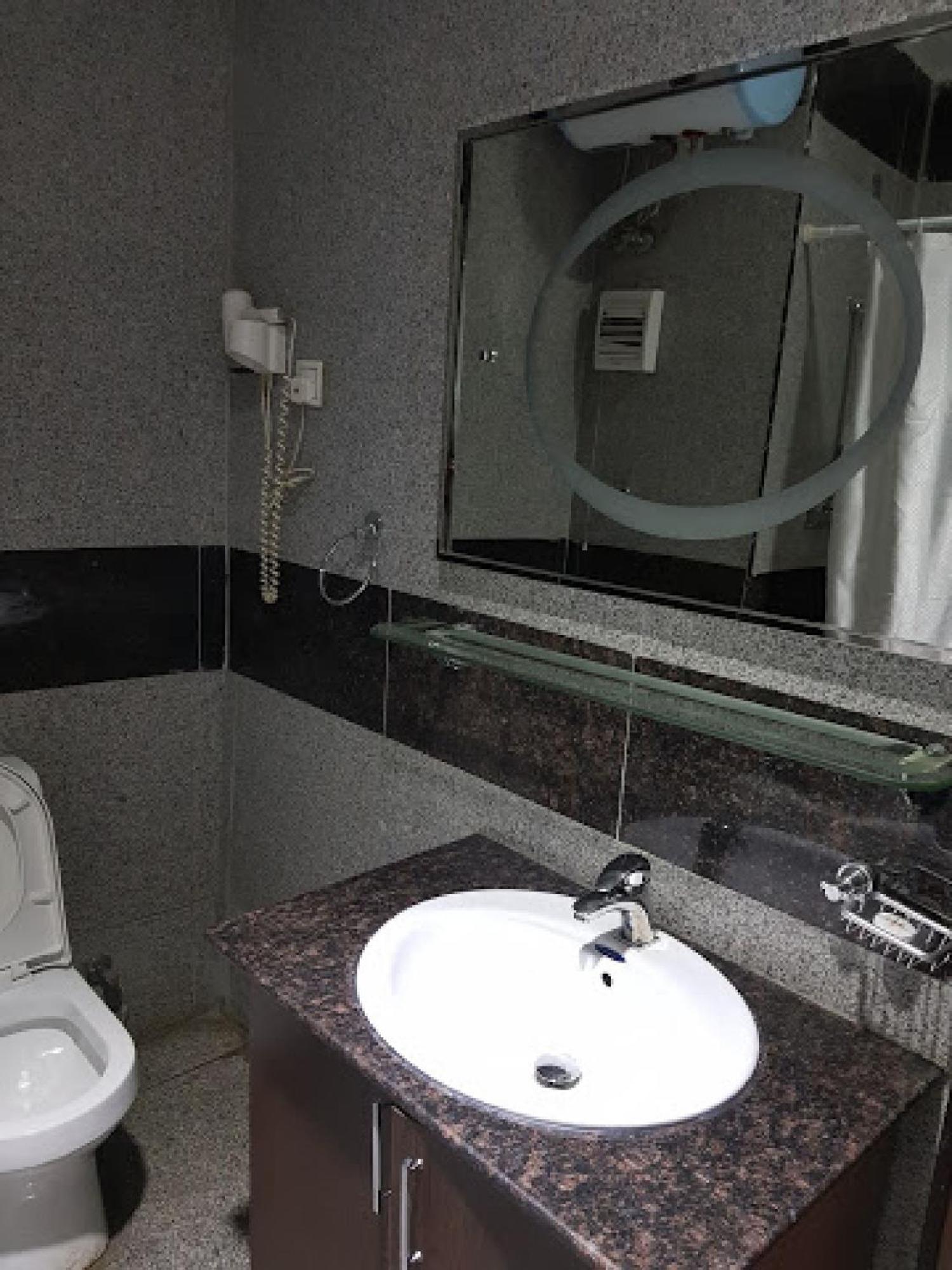 Room In Bb - Immaculate Royal International Hotel Owerri Exterior photo