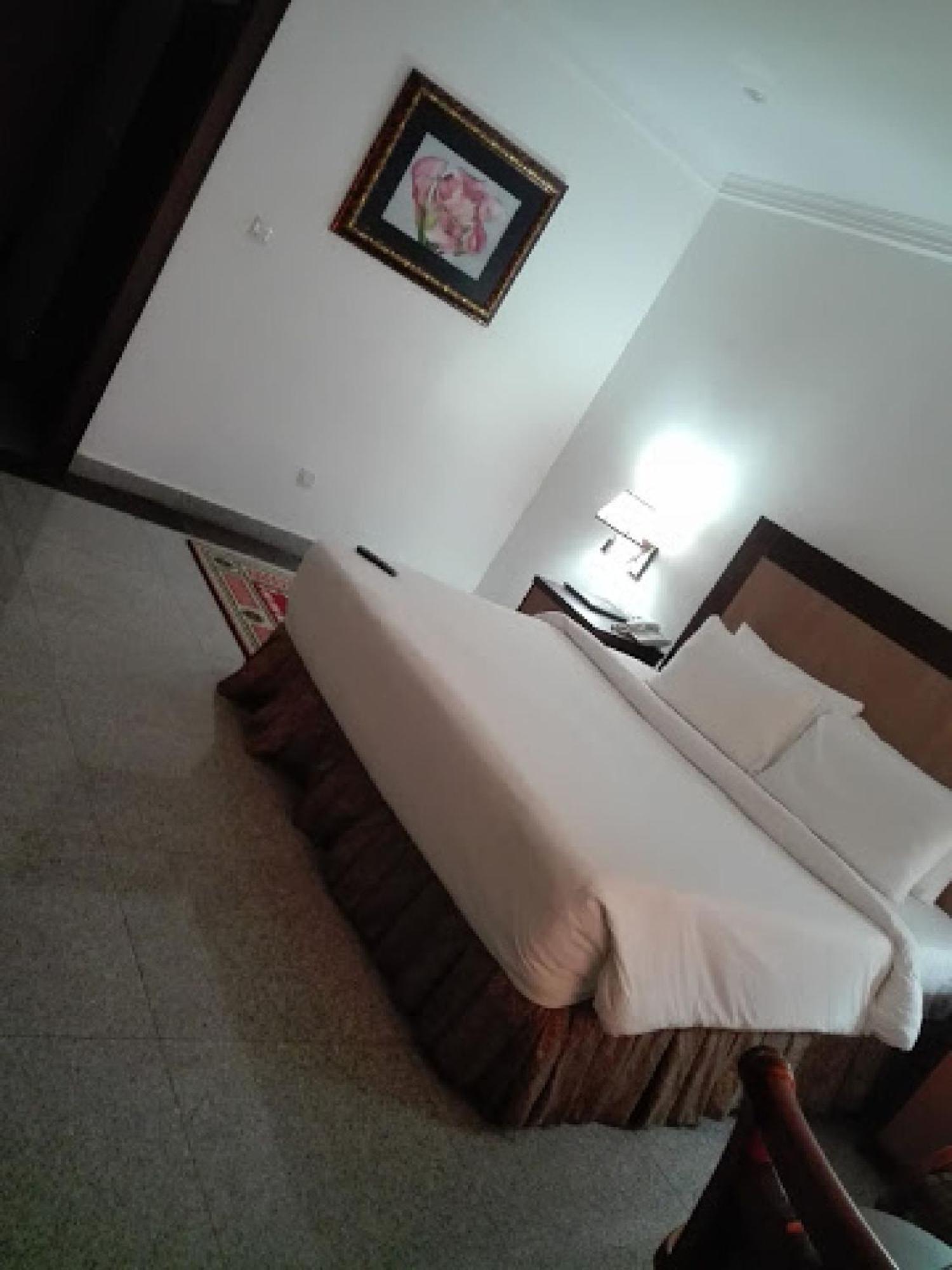 Room In Bb - Immaculate Royal International Hotel Owerri Exterior photo