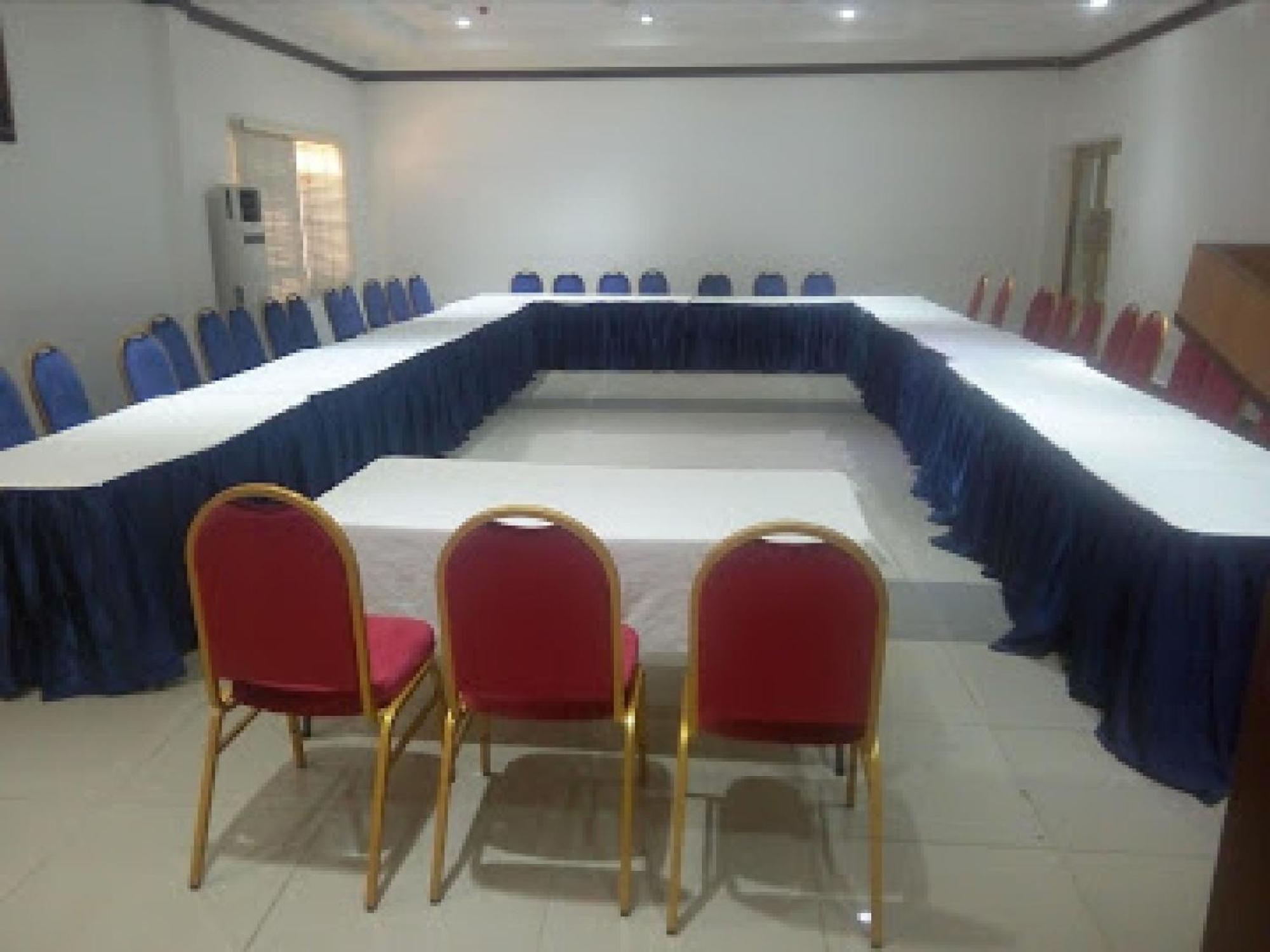 Room In Bb - Immaculate Royal International Hotel Owerri Exterior photo